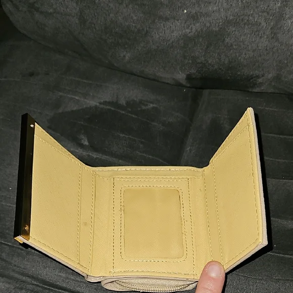 Chic Womens Beige Vegan Leather Wallet Gold Bow Button Clasp Zipper Pouch NWT - Picture 4 of 9